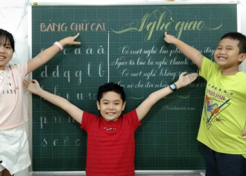 học sinh luyện chữ đẹp